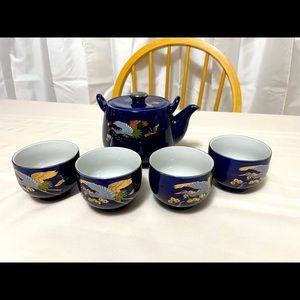 Asian style tea set. Tea pot and 4 tea cups. Bird design